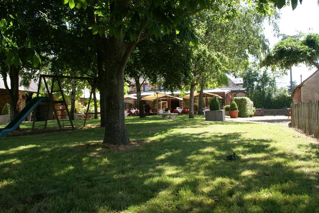 Les Roulottes & Cottages Du Moulin Chenillé-Changé Bagian luar foto