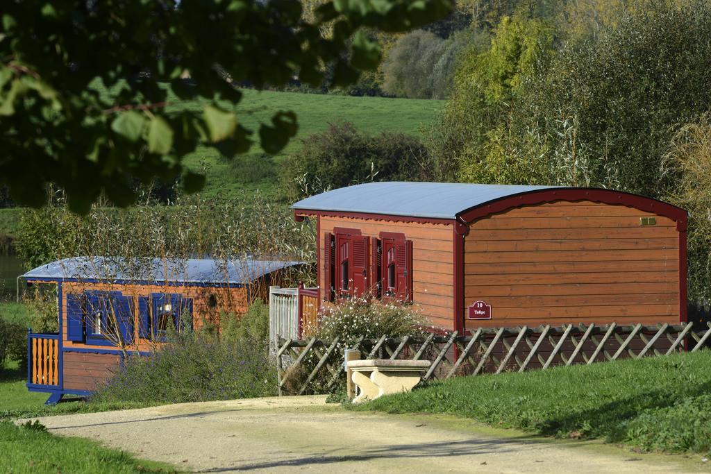 Les Roulottes & Cottages Du Moulin Chenillé-Changé Ruang foto