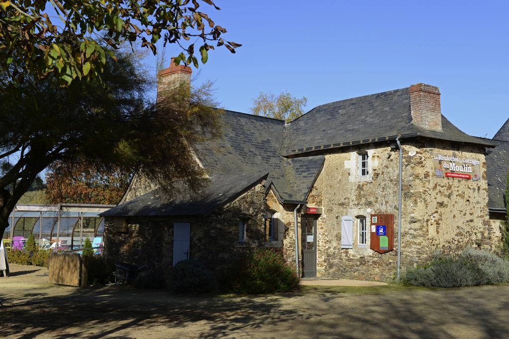 Les Roulottes & Cottages Du Moulin Chenillé-Changé Bagian luar foto