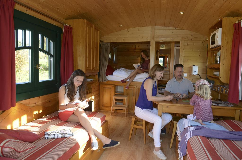 Les Roulottes & Cottages Du Moulin Chenillé-Changé Bagian luar foto