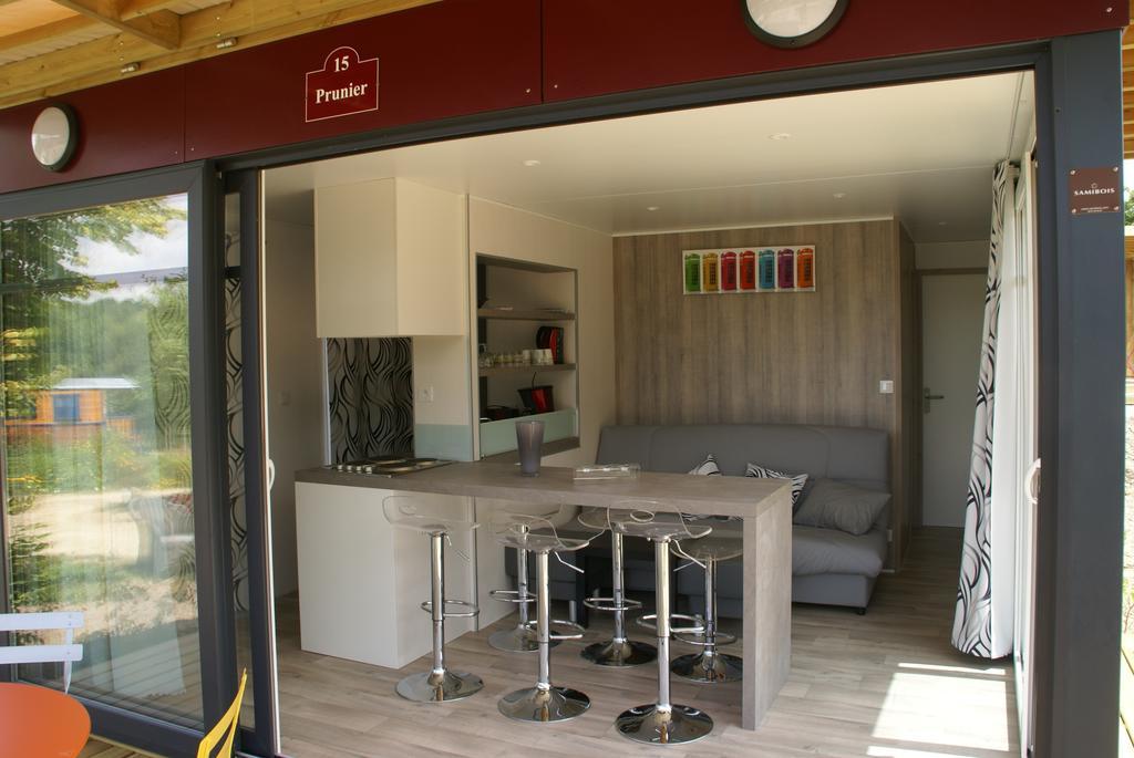 Les Roulottes & Cottages Du Moulin Chenillé-Changé Ruang foto