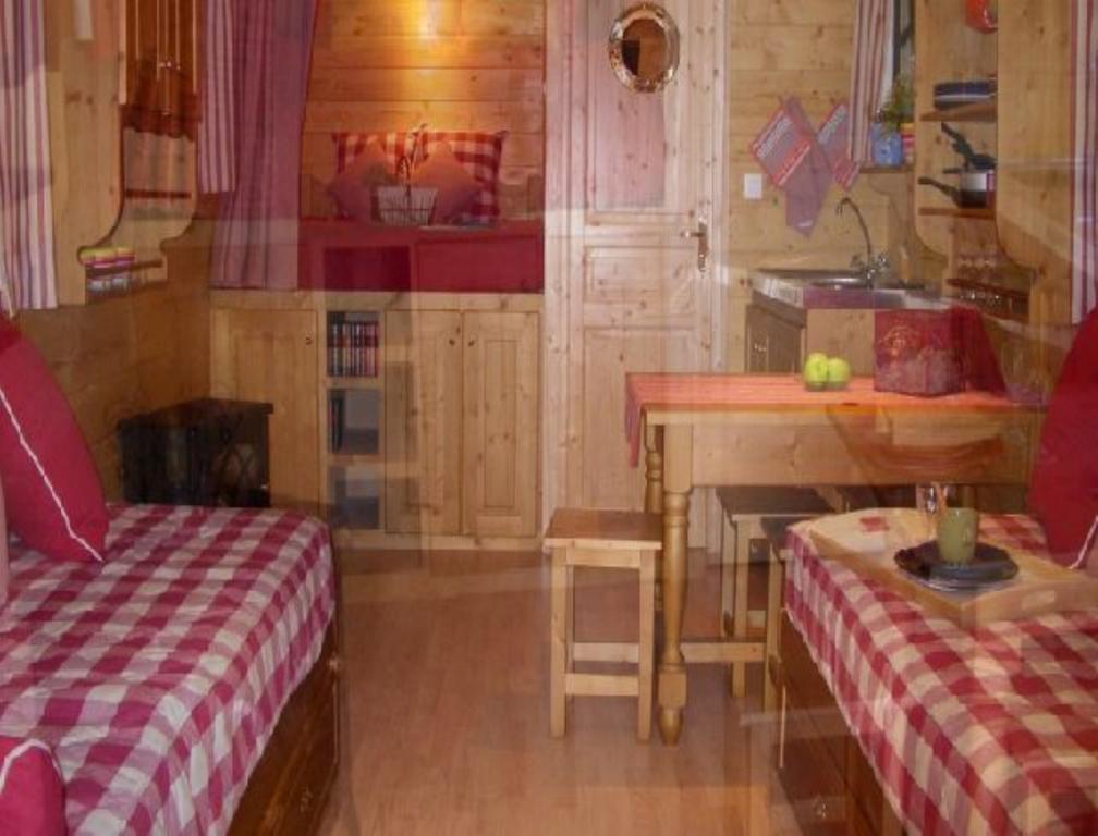 Les Roulottes & Cottages Du Moulin Chenillé-Changé Ruang foto