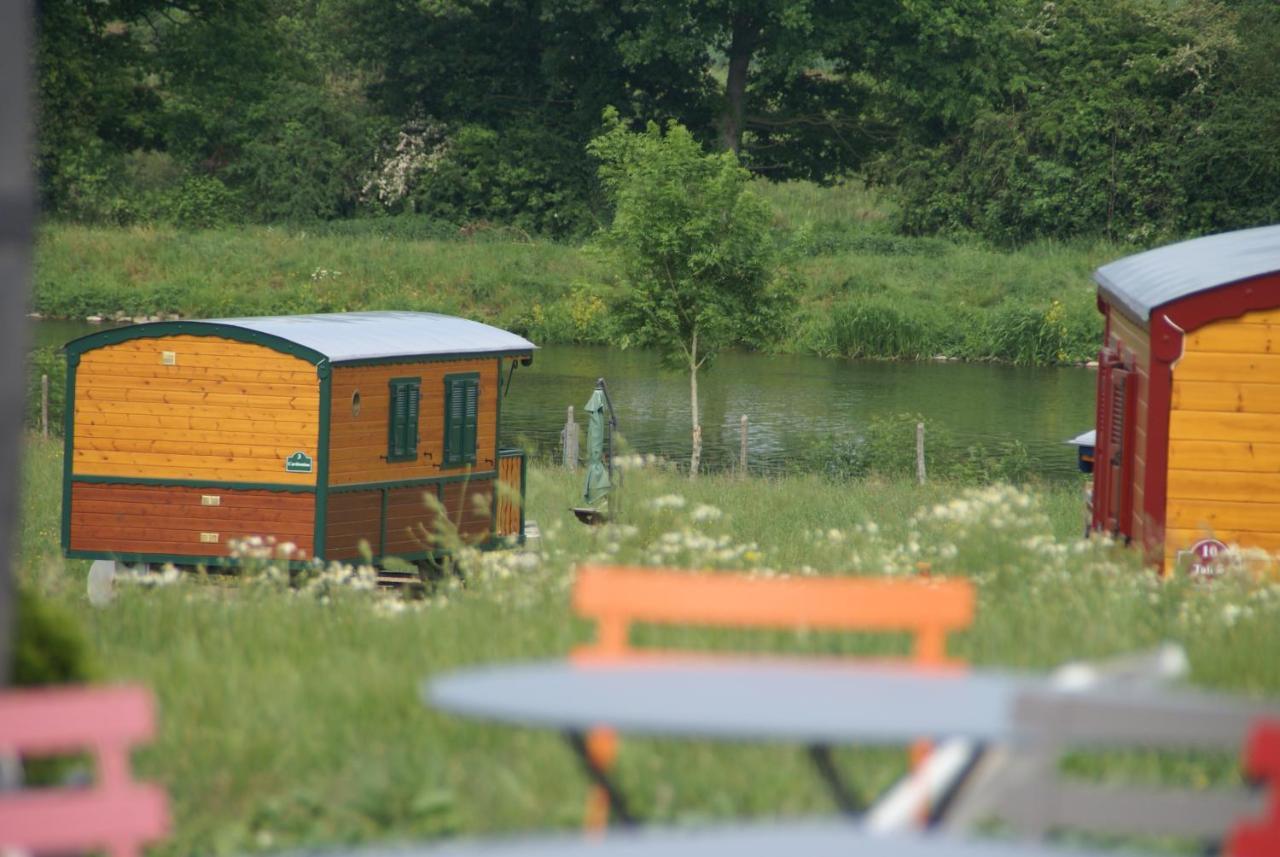 Les Roulottes & Cottages Du Moulin Chenillé-Changé Bagian luar foto